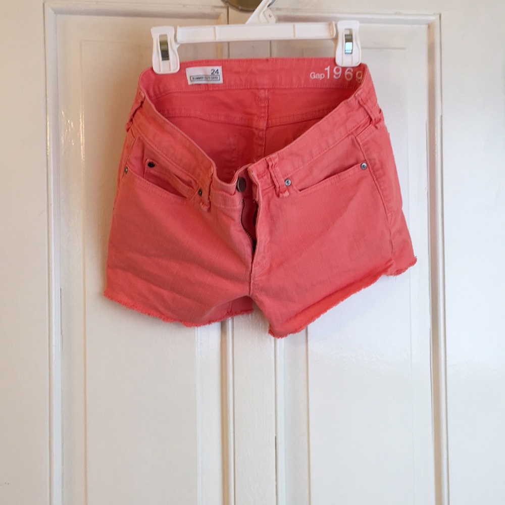 Orange gap shorts
